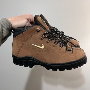 Vintage Nike ACG Trail Boot Womens Size 7.5 Brown Suede Leather